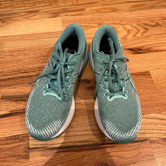 ASICS GT- 2000 10 2a Running Shoes
- worn once - Picture 4 of 6